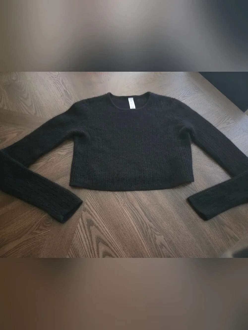 Alo Yoga Cashmere Plush Waffle Cropped Long Sleeve Sweater in Black  sz XS